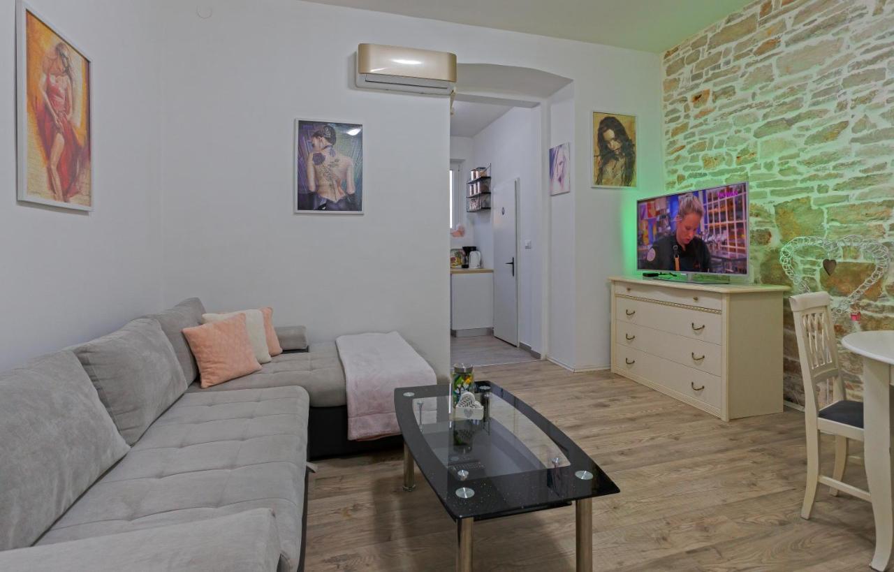 Rich Apartment Pula Exterior photo
